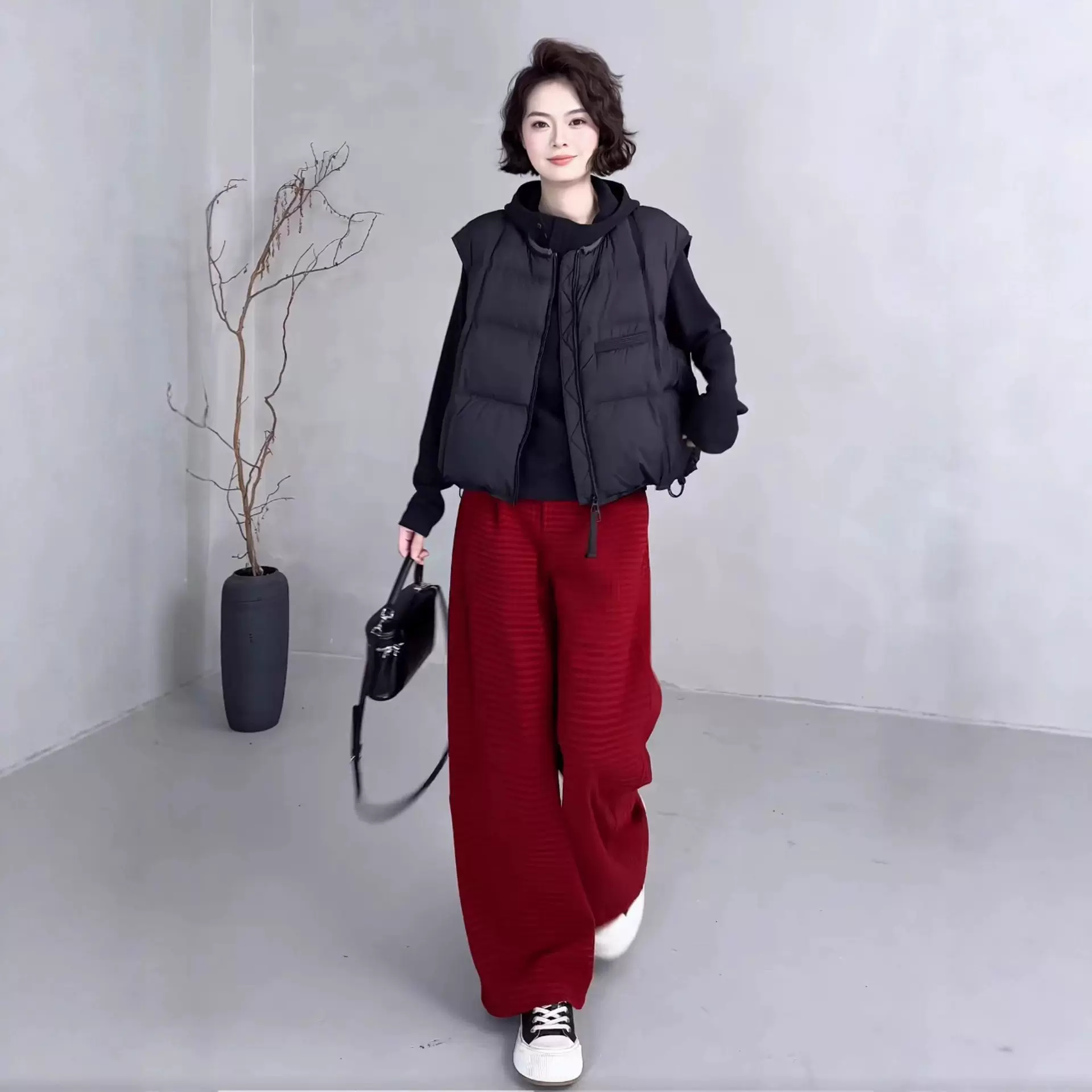 爆款高级感白鸭绒羽绒马甲女2025秋冬时尚超好看无袖羽绒服短外套