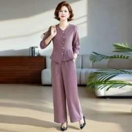 连衣裙;时尚休闲套装;羽绒服