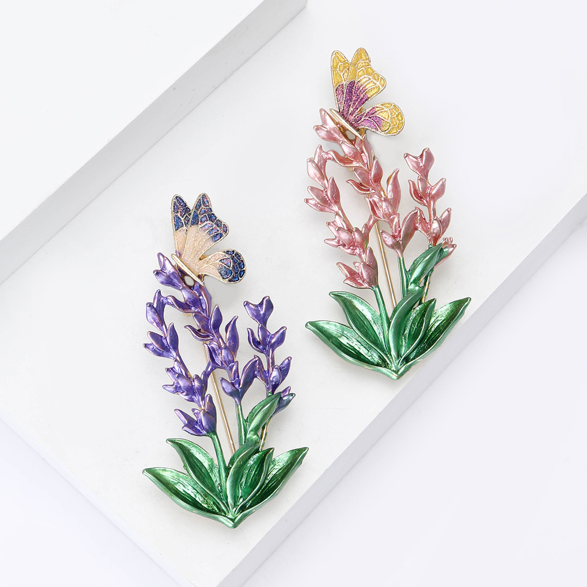 Elegant and Generous Alloy Enamel Lavender Butterfly Brooch Gentle and Fresh Ladies Clothing Corsage Jewelry Pin