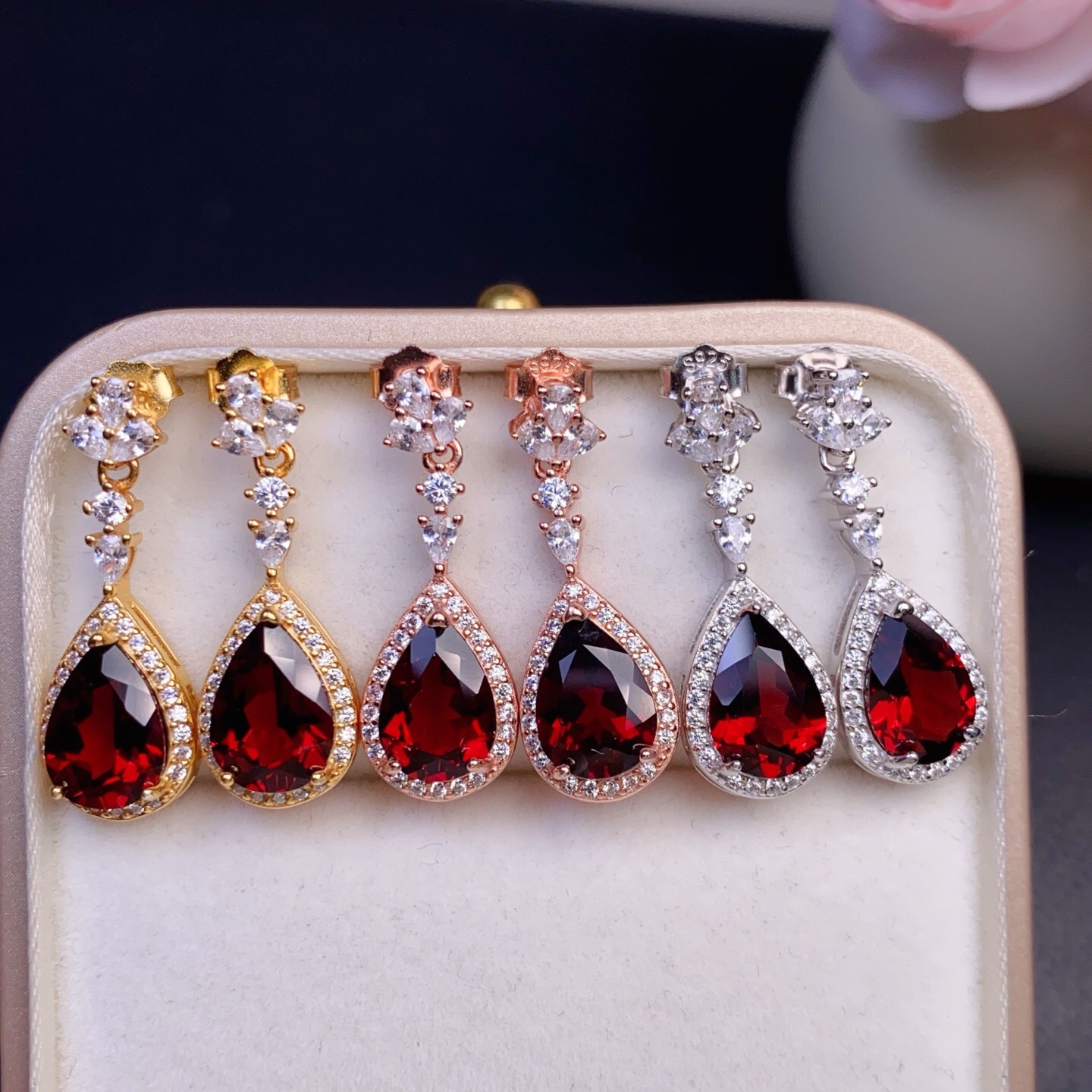 Natural wine-red garnet earrings, set in s925 sterling silver, garnet is the women's stone, main stone is 7*10mm