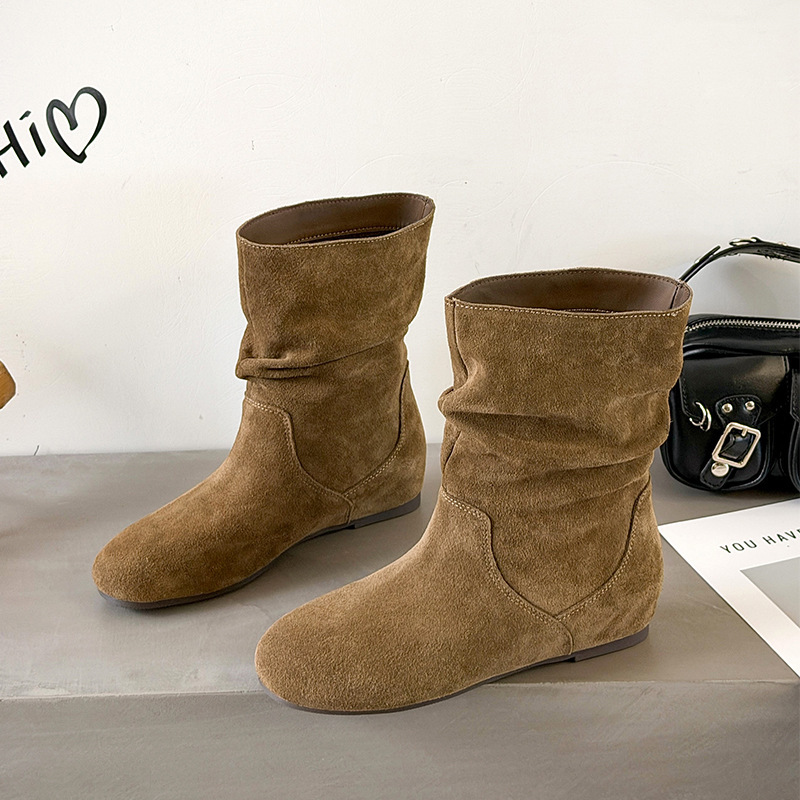 2026 Autumn and Winter New Style Pleated Stacked Boots for Women, Genuine Leather, Lightweight, Soft Sole, Retro Flat Bottom, Versatile Western Style Short Boots 2026 Autumn and Winter New Style Pleated Stacked Boots for Women, Genuine Leather, Lightweight, Soft Sole, Retro Flat Bottom, Versatile Western Style Short Boots