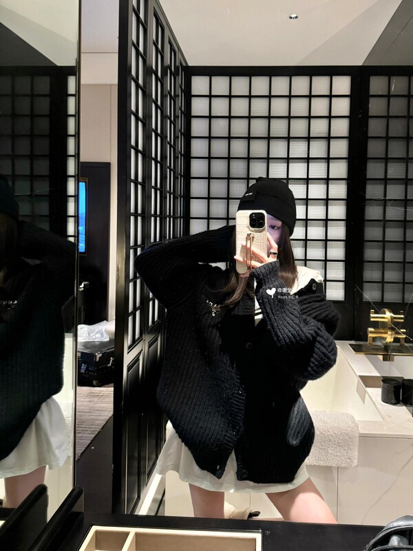 跨境高版本P家 秋季新款微标刺绣圆领纽扣针织羊毛开衫毛衣外套|undefined