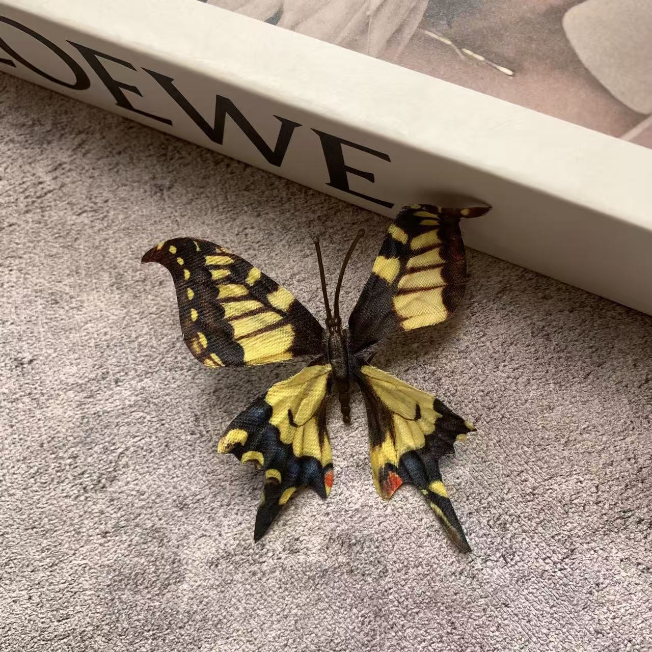 노란색과 검은색 줄무늬