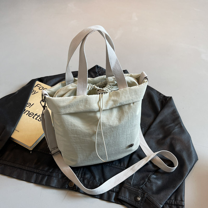 Bolso de lona para mujer 2025 nuevo bolso de cubo ligero y casual bolso de hombro portátil bolso de mensajero deportivo de fitness de gran capacidad