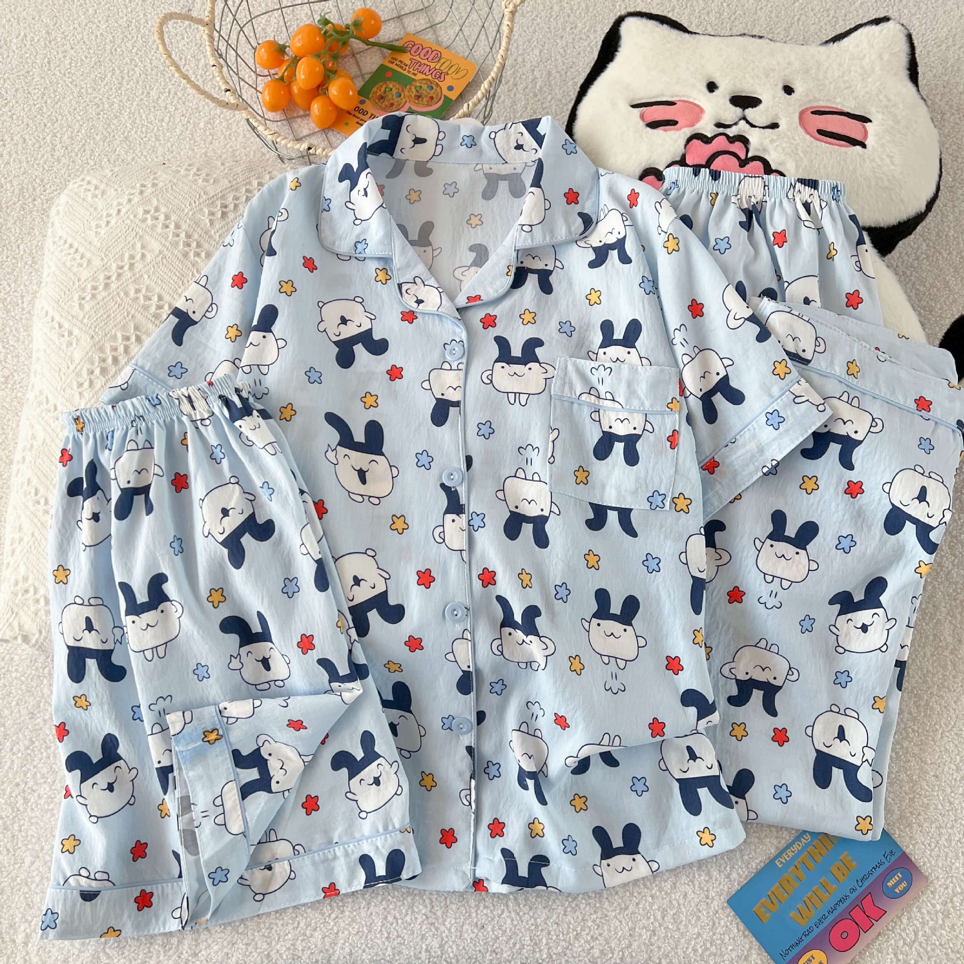 Al por mayor transfronterizo nuevo pijama de mujer tres piezas cardigan con solapa mangas cortas pantalones cortos KT gato dibujos animados cubierta de ropa doméstica