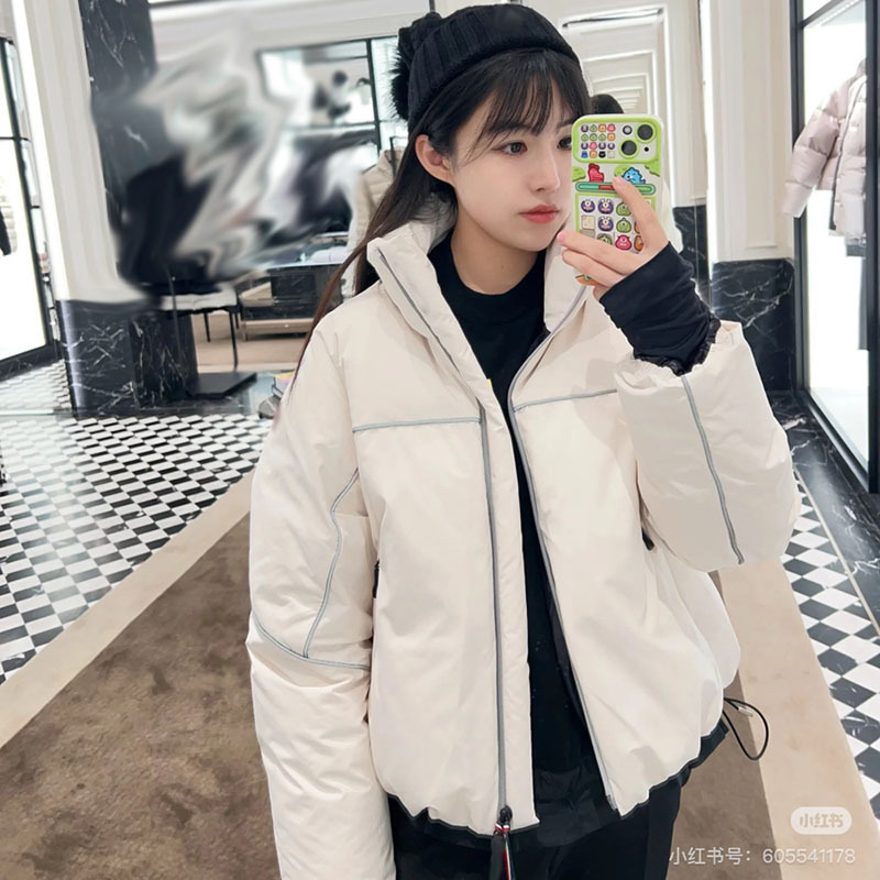 2025 Outdoor down Jacket for Women, Reflective, Same Style as m Brand, Classic White Goose Down, Stand Collar, Thick, Loose Fit, European and American Style 2025 Outdoor down Jacket for Women, Reflective, Same Style as m Brand, Classic White Goose Down, Stand Collar, Thick, Loose Fit, European and American Style
