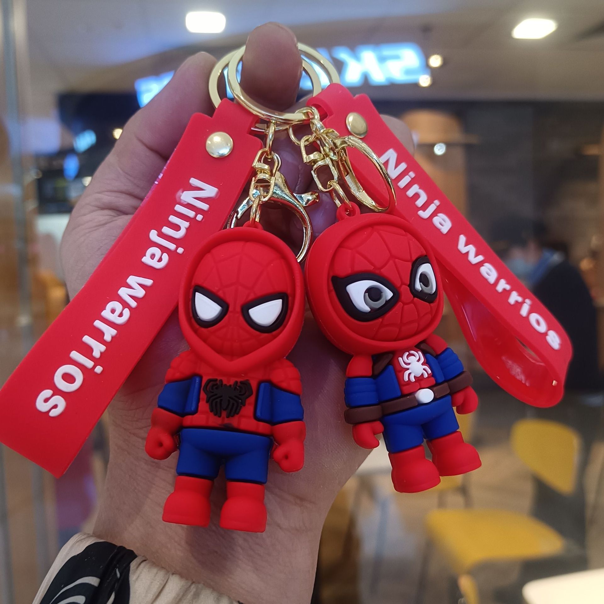 Llavero de Spider-Man del Multiverso, muñeco 3D de dibujos animados, llavero para pareja, colgante para mochila, pequeño regalo al por mayor