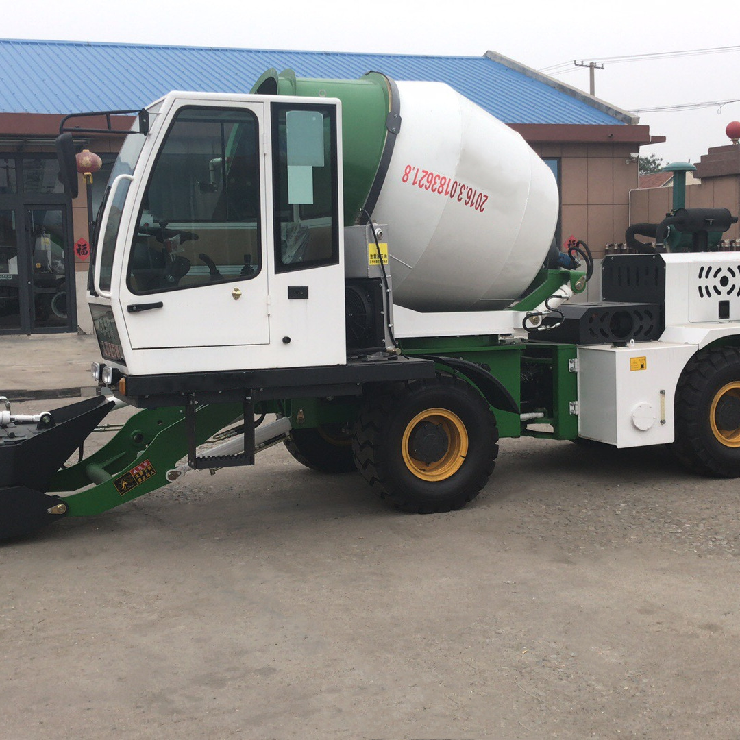 烟台2方自上料搅拌车 180度带旋转搅拌罐 双向卸料  116马力