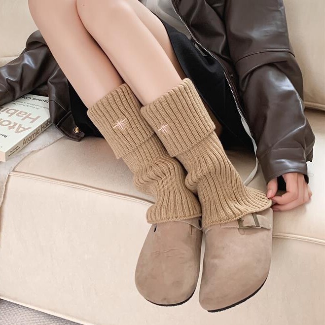 Slimming socks for women autumn and winter thickened embroidered little bee hot girl pile socks snow boots stacked knitted calf socks