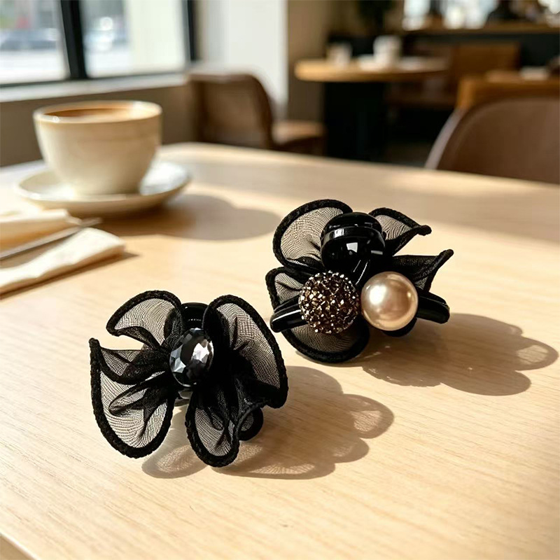 Exquisite and compact mesh ruffle bud rhinestone hair clip, high aesthetic value, versatile side clip, light luxury, sweet and fashionable hair accessory Exquisite and compact mesh ruffle bud rhinestone hair clip, high aesthetic value, versatile side clip, light luxury, sweet and fashionable hair accessory