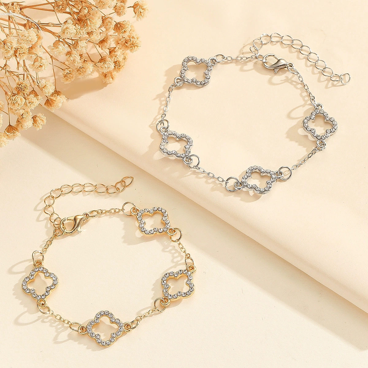 2025 новый минималистский счастливый четырехлистный браслет женский французский сладкий высокий чувство циркон ажурный четырехлистный цветок ручной работы