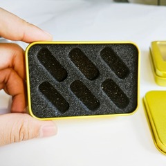 工場直売の四角いブリキの箱は魚の餌のカプセル性薬などの大量の現物を包装して注文します。