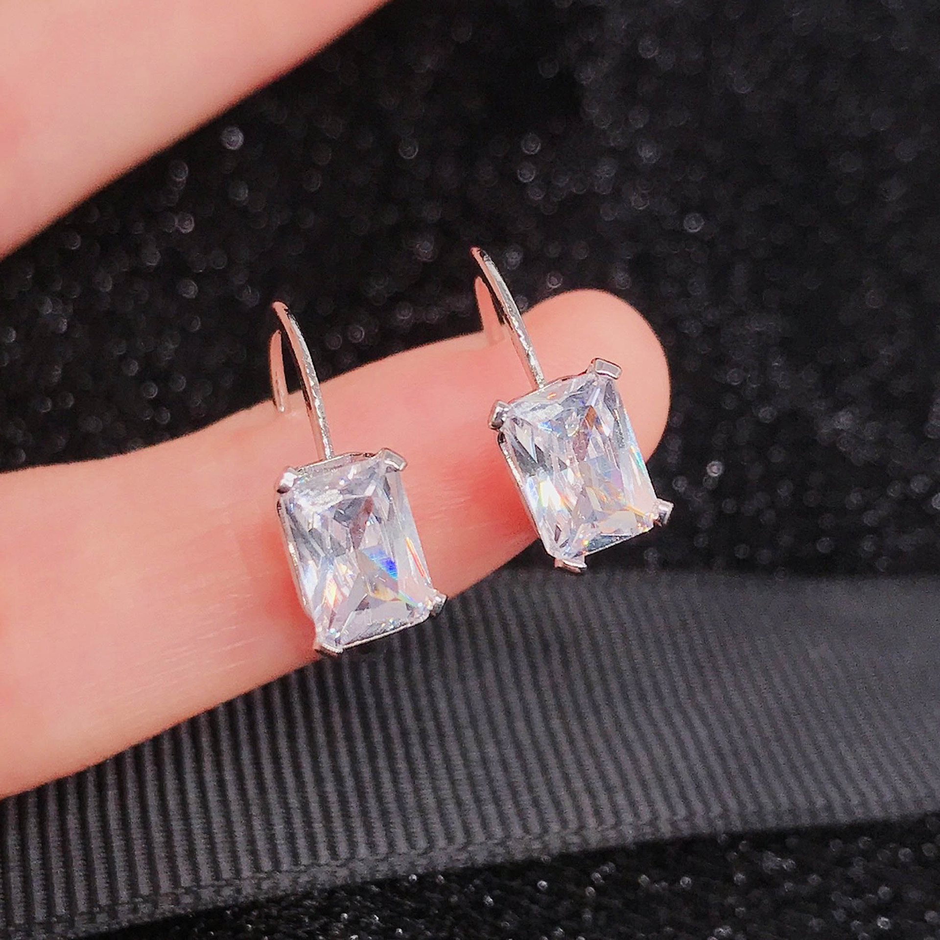 Simulation Moissan Diamond Earrings Square Diamond Copper Earrings display picture 6