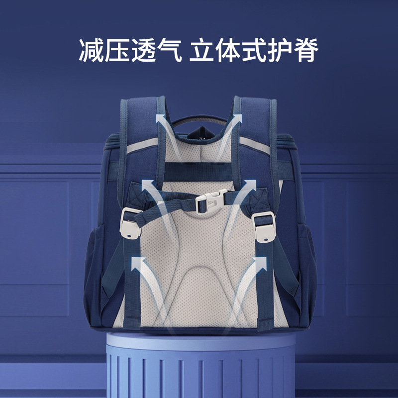 かばんの小学生の女の子の横版の一二三から六年生は背もたれの子供のリュックサックの肩のベルトを背負って超軽いです。|undefined