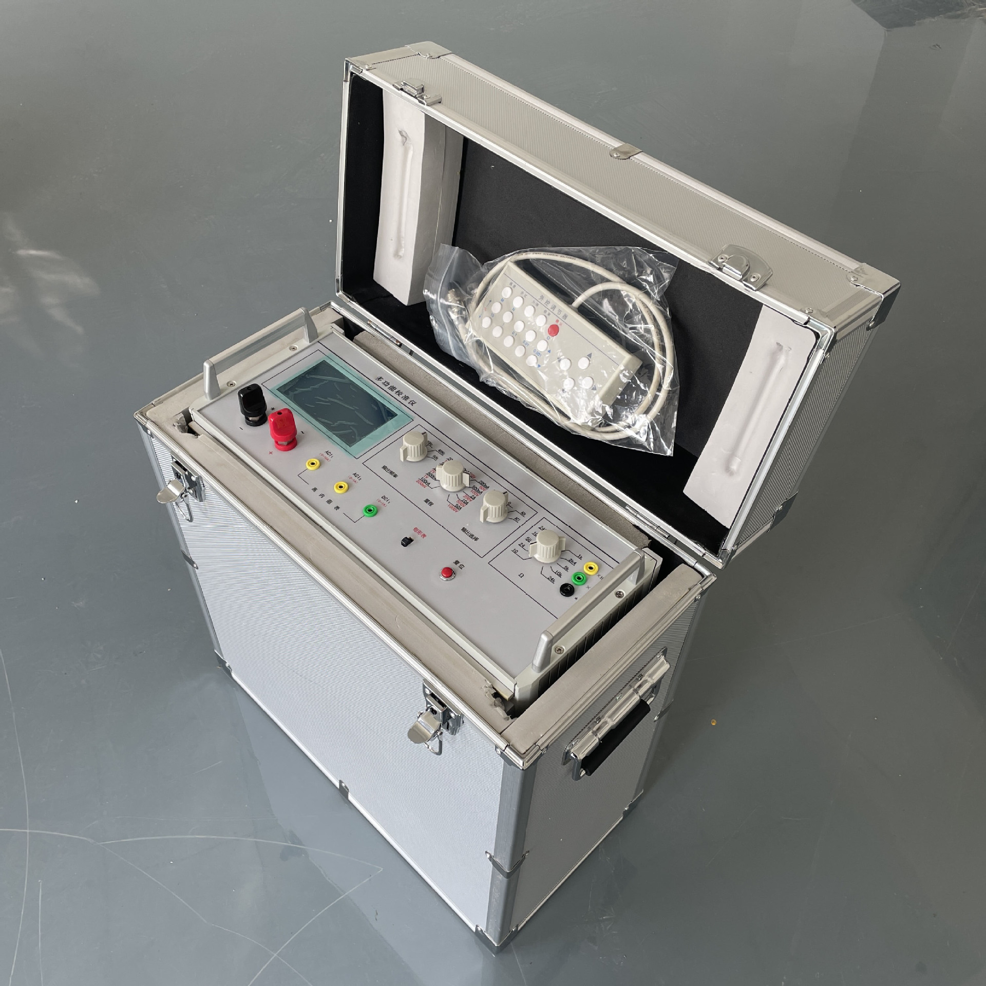 多功能校准仪 (2).JPG