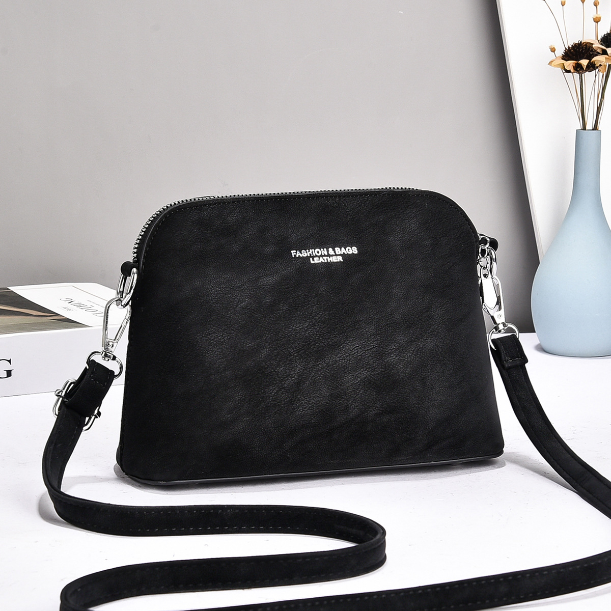 Women's Bag with a Light Luxury Feel, Stylish Matte Texture, Korean Style Wallet, New Multi-Layer Crossbody Bag, Trendy for Ladies, Available for Dropshipping