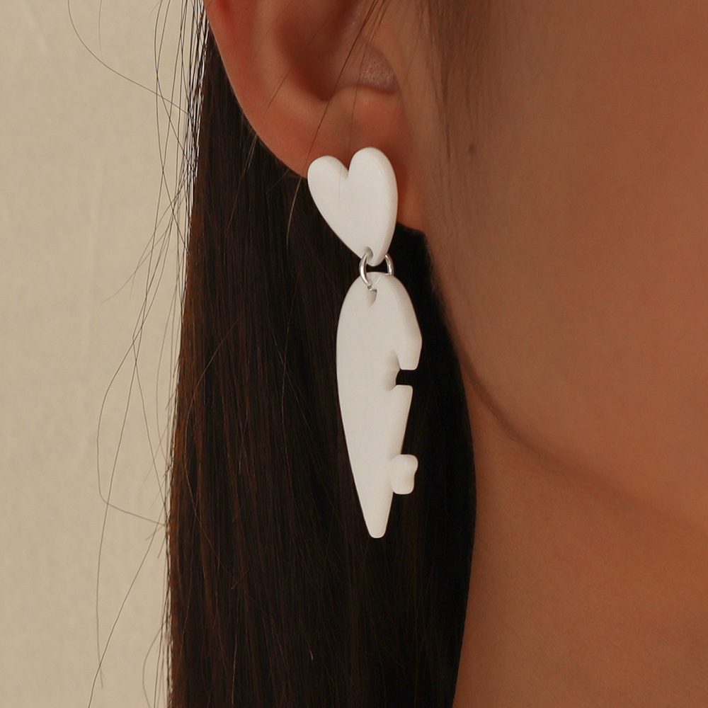 Fashion Jewelry Three-dimensional Asymmetric Heart-shaped Alloy Earrings display picture 2