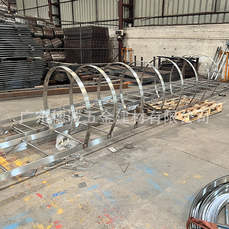 镀锌钢爬梯护笼基坑深井工程直梯外墙安全爬梯平台不锈钢护笼梯子