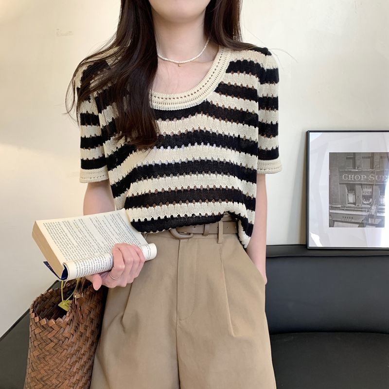 Retro summer design knitted short T-shirt with a round collar