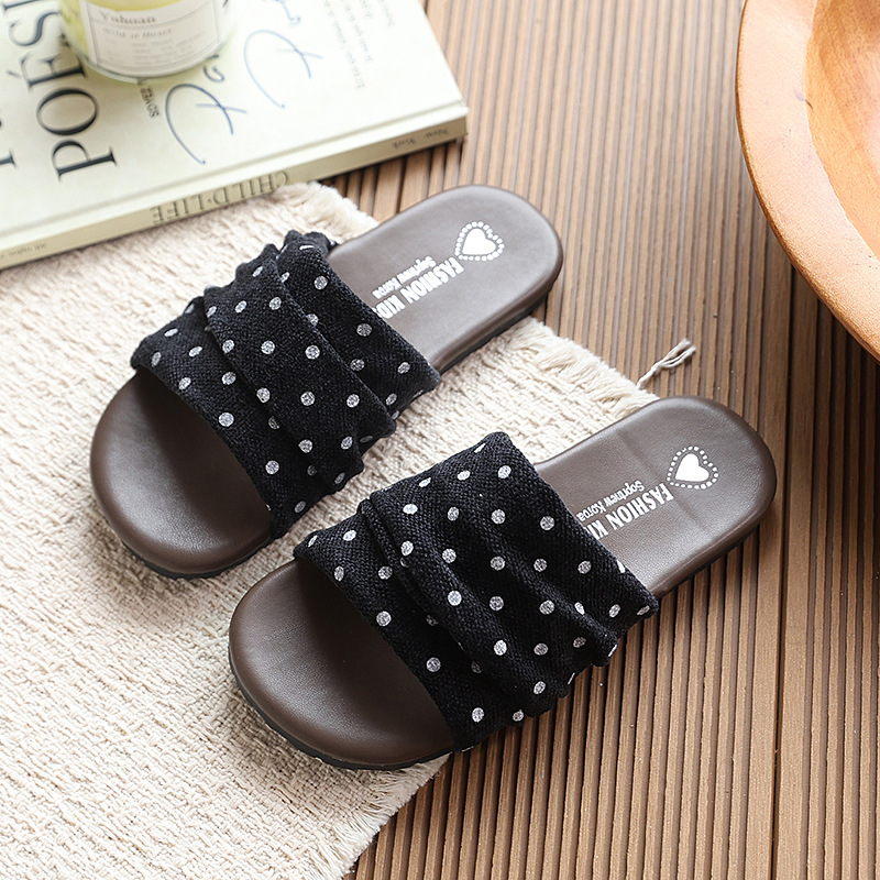 Niñas plegadas onduladas zapatillas de fondo plano 2026 verano nuevos niños de dedos desnudos sandalias Bocken una palabra sandálias