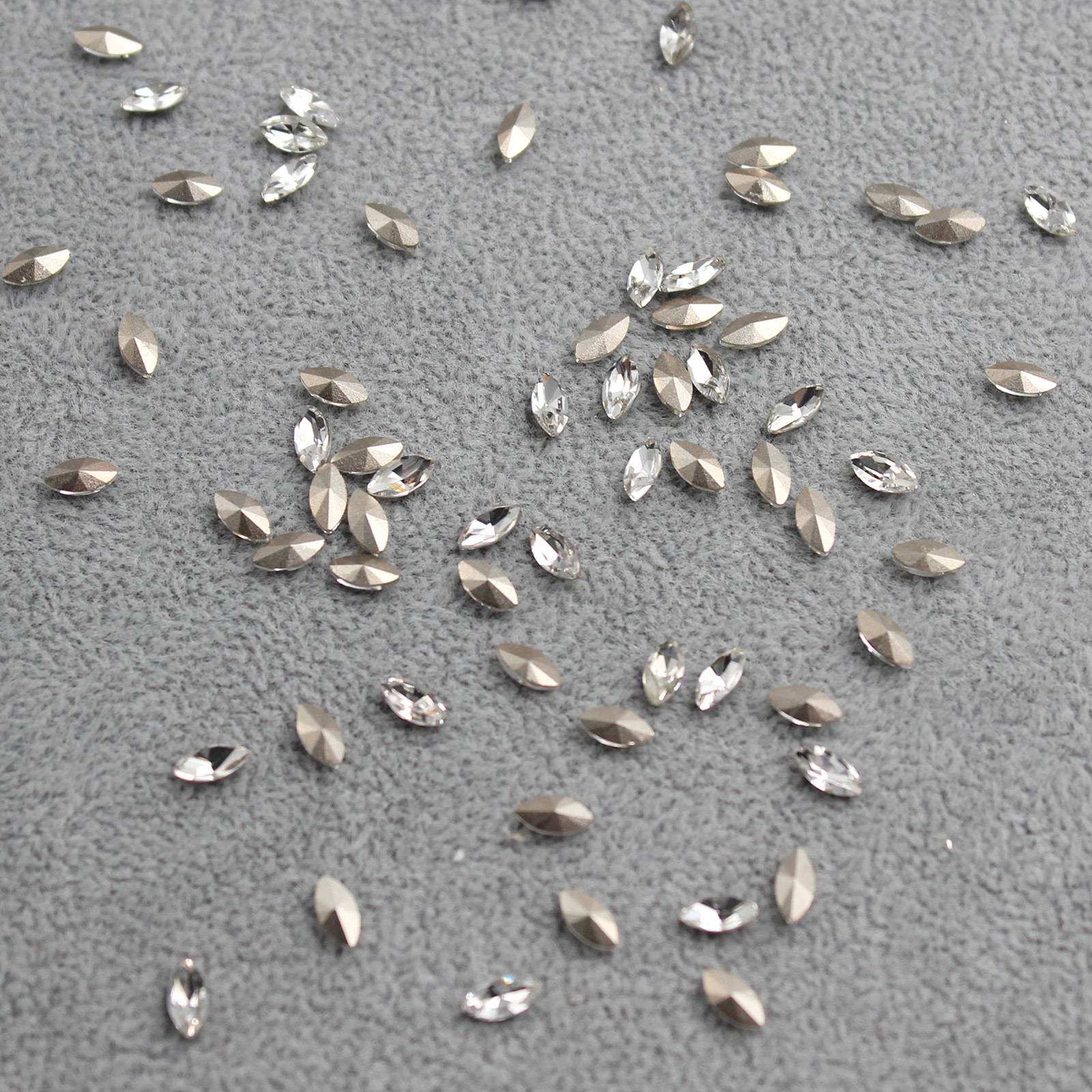 Pointed white 3*6mm horse eye