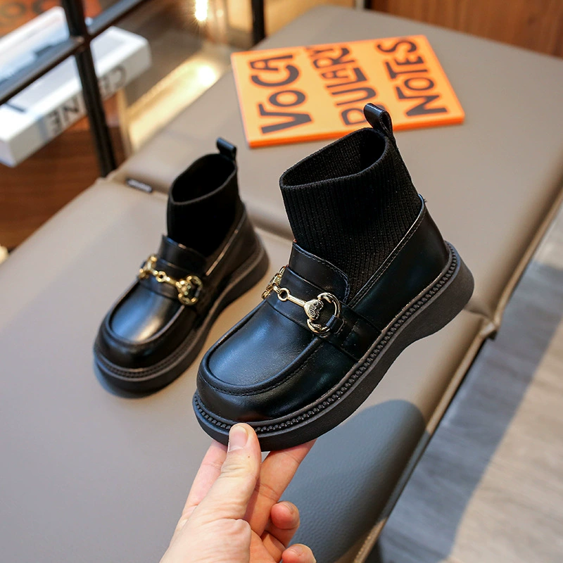 Маленькие кожаные туфли для девочек с мягким дном 2024 весной новая детская обувь