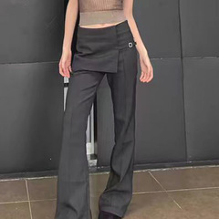 偽の2枚のワンピースのレトロなズボンのスカートはデザイン感の小さい大衆を重ねて垂れ下がっています。