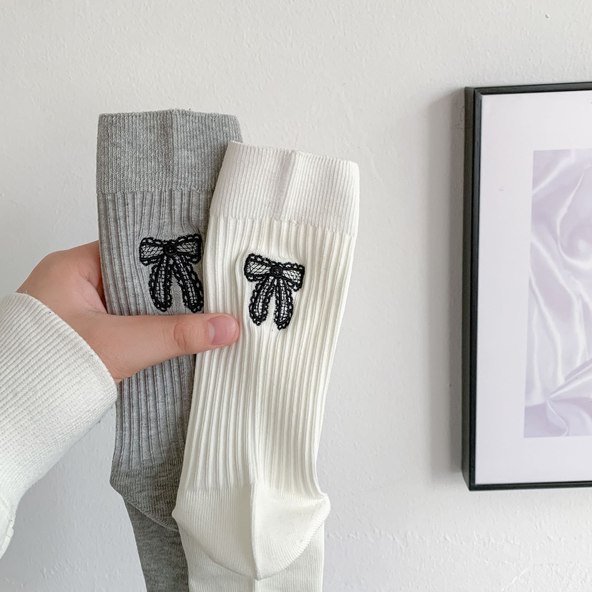 春夏新品韓系AB款後跟刺繡蝴蝶結襪子女中筒襪miu風灰色堆堆襪