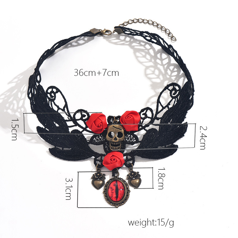 Set di biglietti di auguri di Halloween con fiori in pizzo, collana con occhi da teschio, accessorio con ciondolo scuro scavato da donna_voghion.com