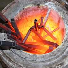 厂家生产中频倾倒式熔炼炉 小型翻倒熔金 铜 铝炉 中频熔炼炉设备