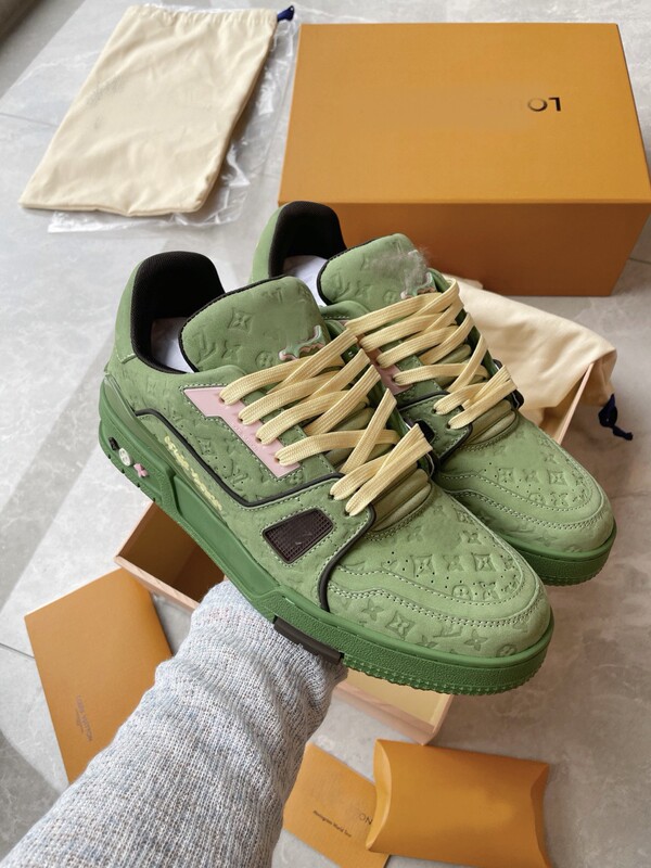Putian Pure Original High-End Luxury Version of Lv Trainer New Model Full Set Packaging Denim Black and White Casual Couple Sneakers Putian Pure Original High-End Luxury Version of Lv Trainer New Model Full Set Packaging Denim Black and White Casual Couple Sneakers