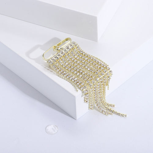 Edgy, Cold-Weather Brooch with Tassels – Bold, Statement-Making Rhinestone Pin Perfect for Influencer-Approved Elegance, Luxurious Accessories Ideal for Stylish Suits and Cardigans—Wholesale Available