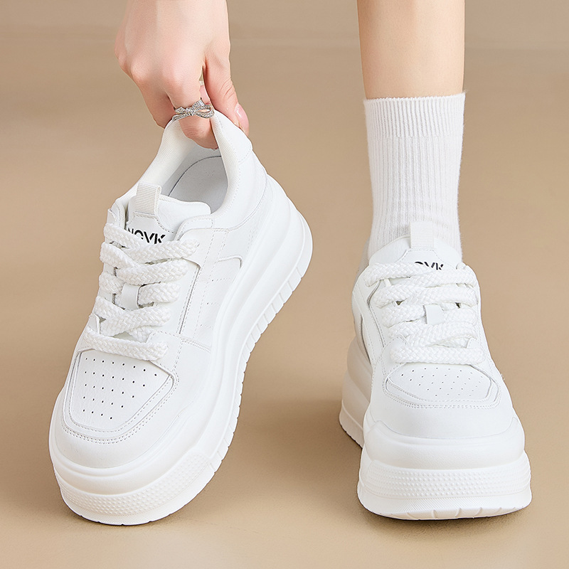 In-Stock Women's White Sneakers, Breathable for Summer, 2026 New Fashion Trendy Flat Shoes, Round-Toe, Thick-Soled, Stylish Casual Shoes for Women