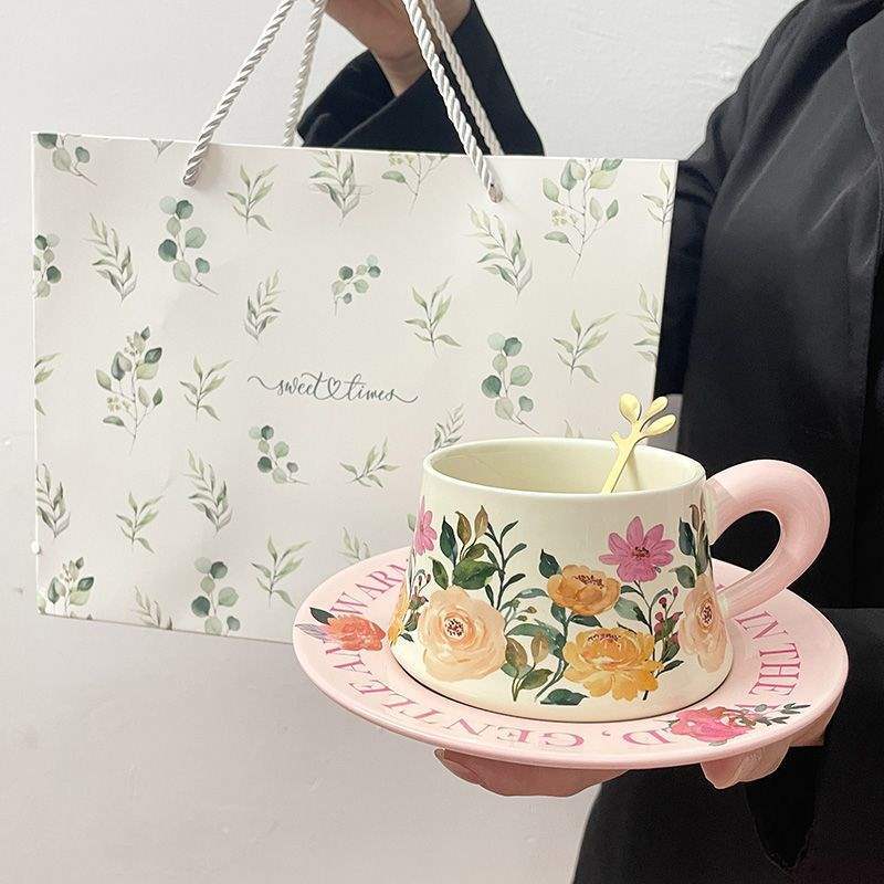 High-end nicho ligero de cerámica taza de café plato conjunto de té de la tarde taza de café latte de alto valor de cara regalo