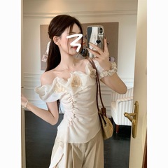 雰囲気感花一字肩tシャツ女性夏デザイン感小衆純欲風不規則修身上着