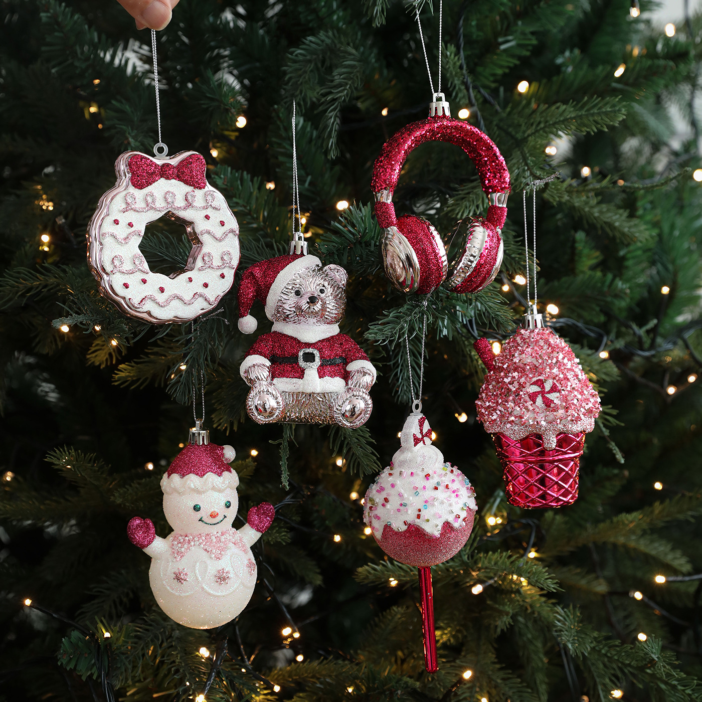 Nuevo producto colgante de plástico rosa rosa rosa de color colgante de dibujos animados pastel oso árbol de Navidad decoración de ventana