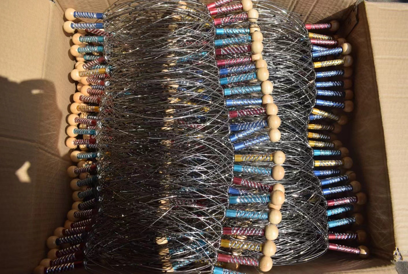 タコの頭のマッサージ器は頭皮の神器をつかんでマッサージします。