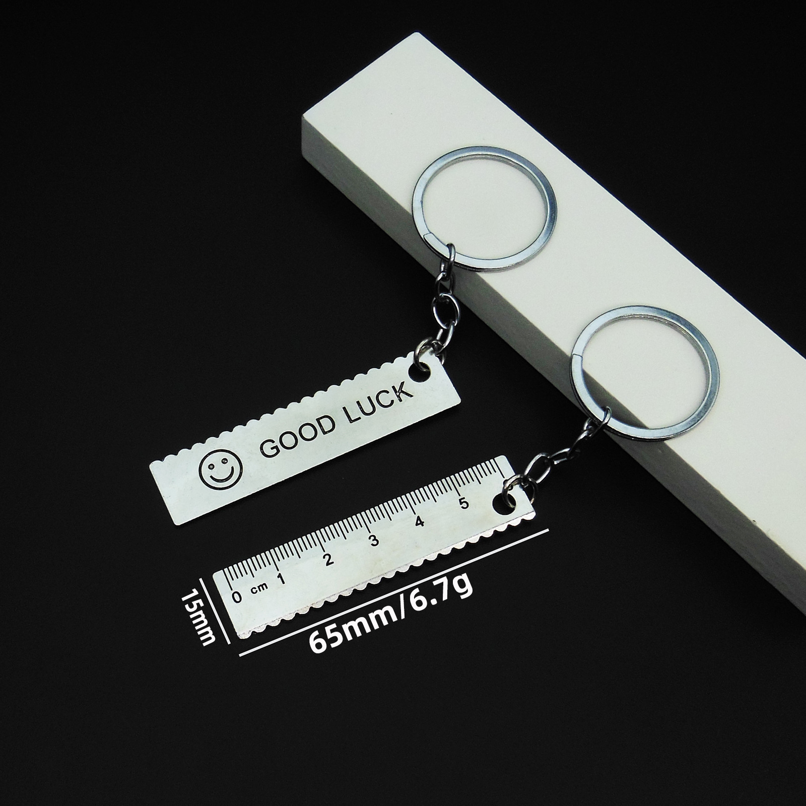 Herramienta de simulación transfronteriza llavero llave de metal creativo destornillador martillo llavero colgante coche pequeño regalo