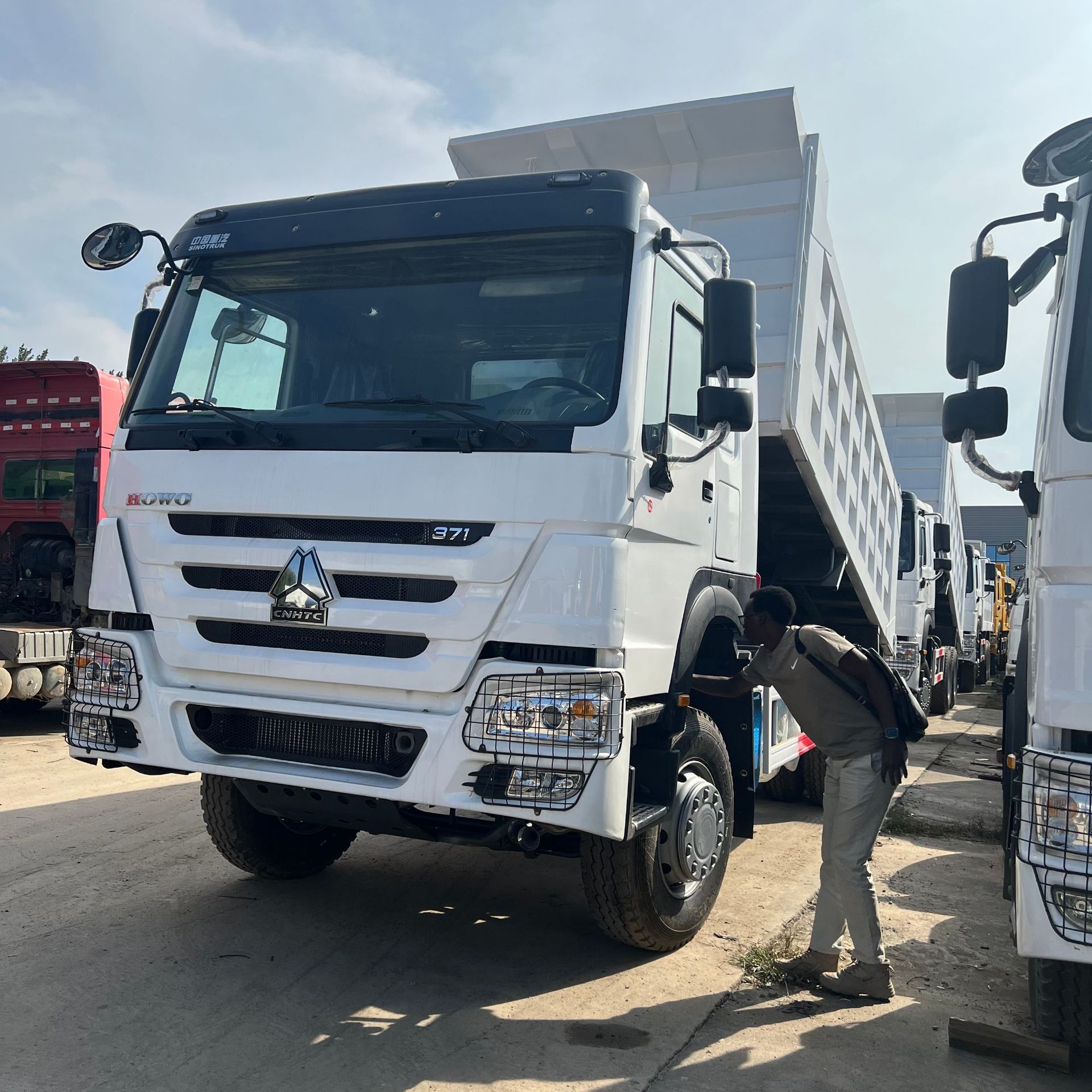 The Preparation Plant Exports Heavy-Duty Howo Dump Trucks with 371 Horsepower for Mining Transport and Sand and Gravel Transport