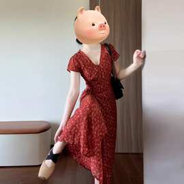 法式气质红色V领碎花连衣裙子女夏季感超火别致海边度假小众长裙
