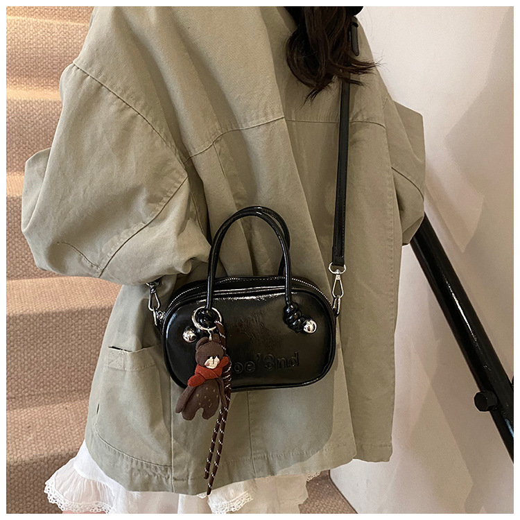 Retro soft leather solid color pillow bag for women, 2025 new trendy and fashionable single-shoulder crossbody bag, versatile hand-held bowling bag undefined