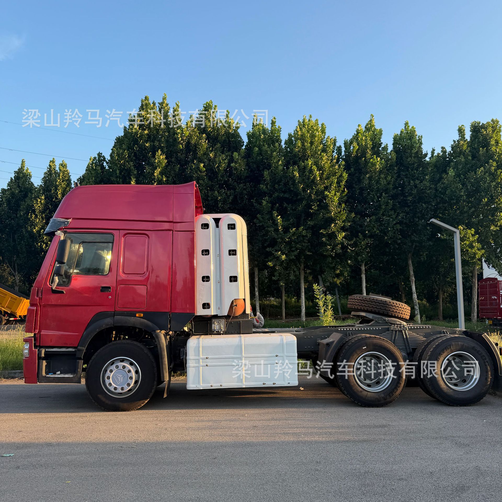 Supply of Sinotruk HOWO6X4 tractor heads, semi-trailer heavy-duty trailer heads, container truck heads with 420 horsepower