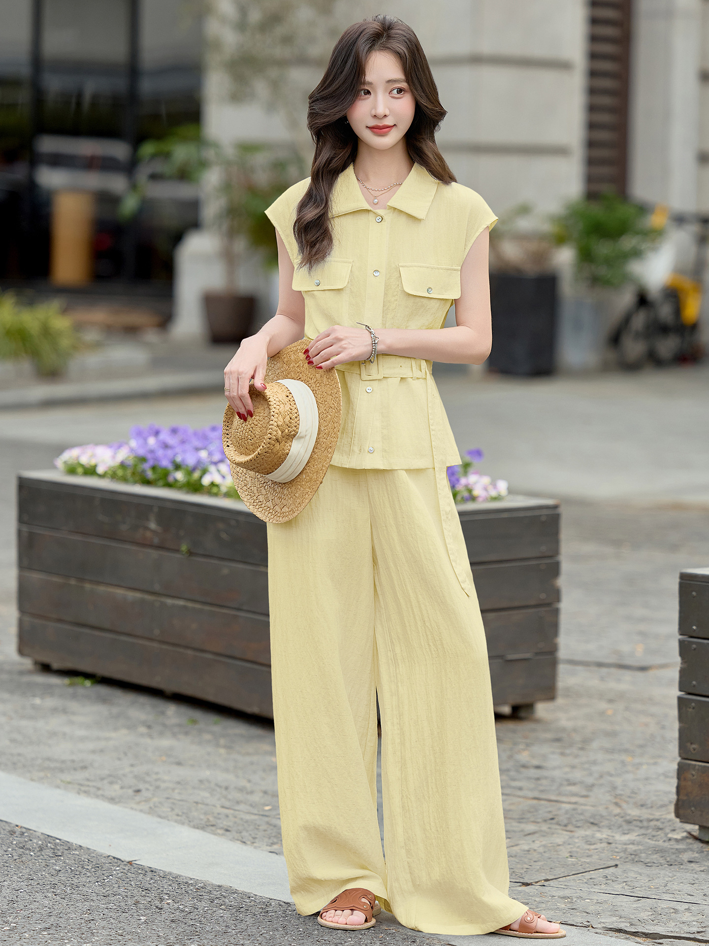 Bộ jumpsuit nữ tay ngắn cổ bẻ ống rộng mùa hè 2026 — màu trắng ngà, màu vàng