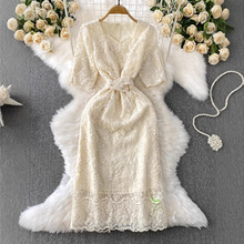 外贸法式重工蕾丝刺绣方领短袖连衣裙女夏季系带收腰显瘦气质开叉