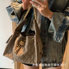 25C麂皮链条菱格抽绳嬉皮hobo水桶包高级工丝绒慵懒风单肩女包