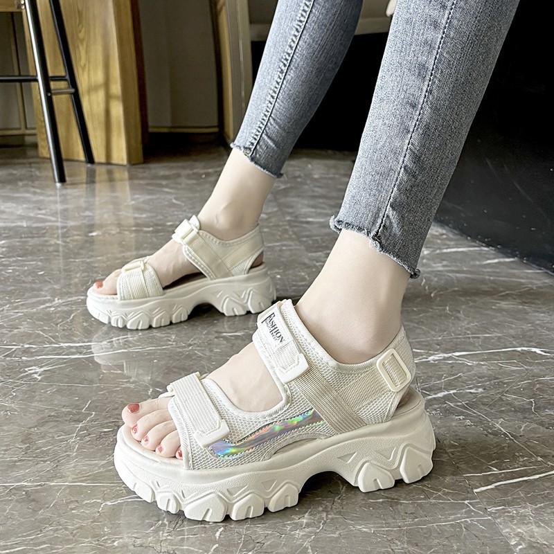 2026 verano nuevo padre sandalias mujeres muffin zapatos deportivos red popularidad de moda romana zapatos de playa de estudiantes