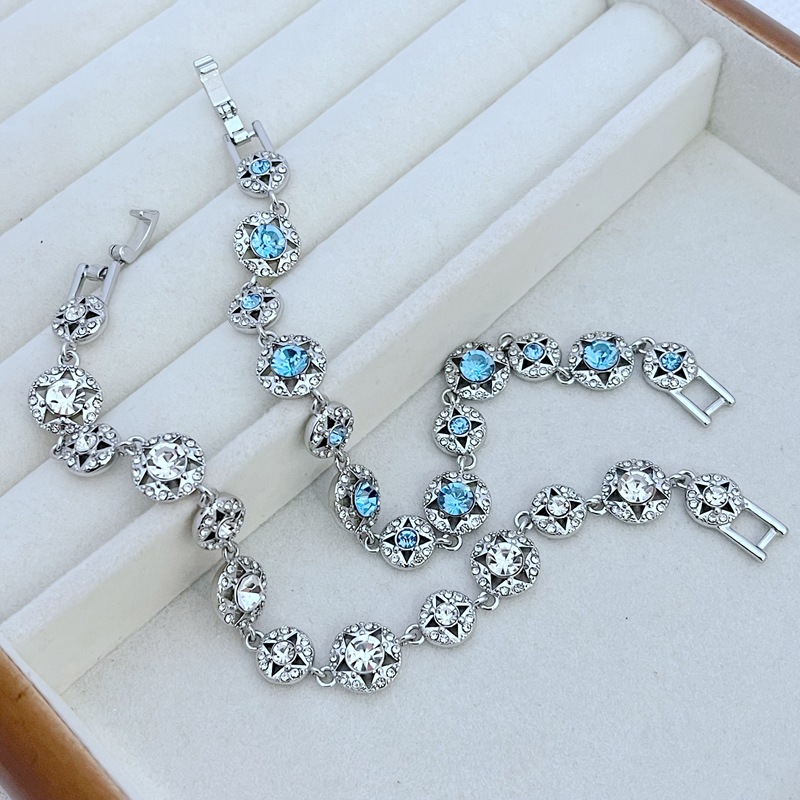 Fashionable small design stone inlay
