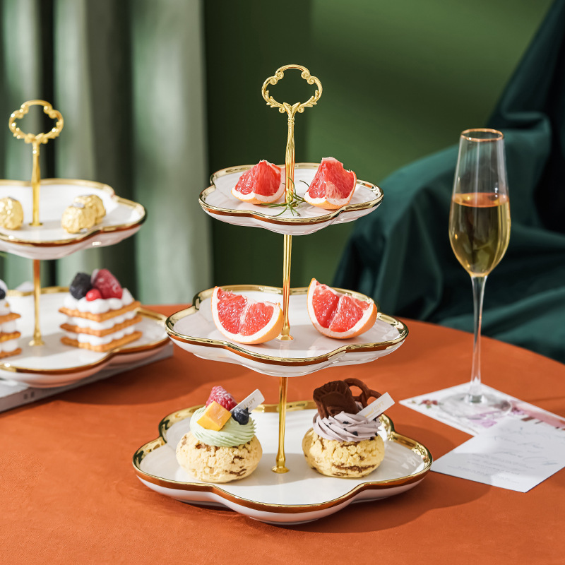 De estilo europeo de tres capas plato de fruta de cerámica sala de estar hogar creativo tarde té postre pastel de dulces postre estante plato de fruta seca