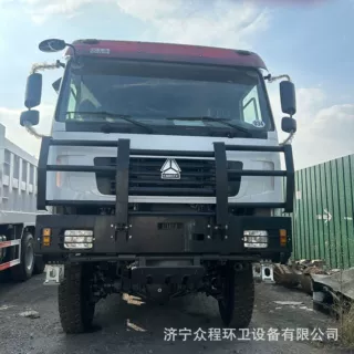 跨境HOWO豪沃371牵引车头自卸翻斗车牵引6X4前四后八工程机械车
