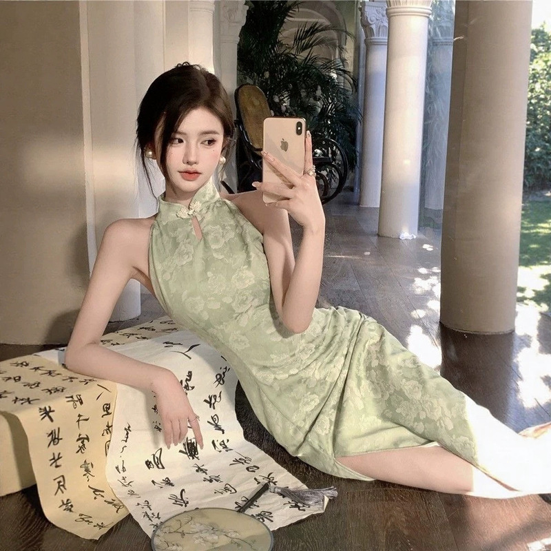 New Chinese-Style Cool and Elegant Green Halter-Neck Qipao for Women, Summer Fashion Design, Slim Fit, Flattering, Stylish Long Dress New Chinese-Style Cool and Elegant Green Halter-Neck Qipao for Women, Summer Fashion Design, Slim Fit, Flattering, Stylish Long Dress